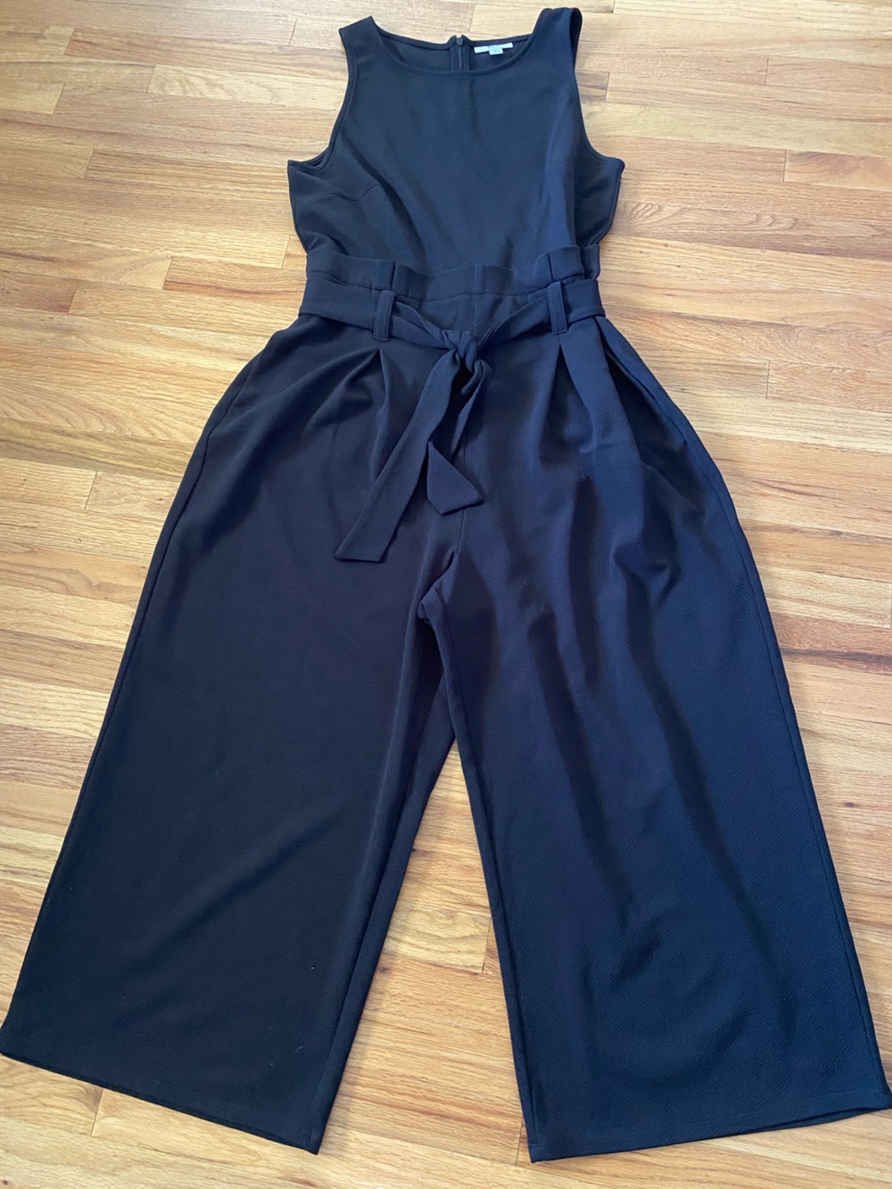 Sleeveless Black Cropped Wide-Leg Jumpsuit with Waist Belt